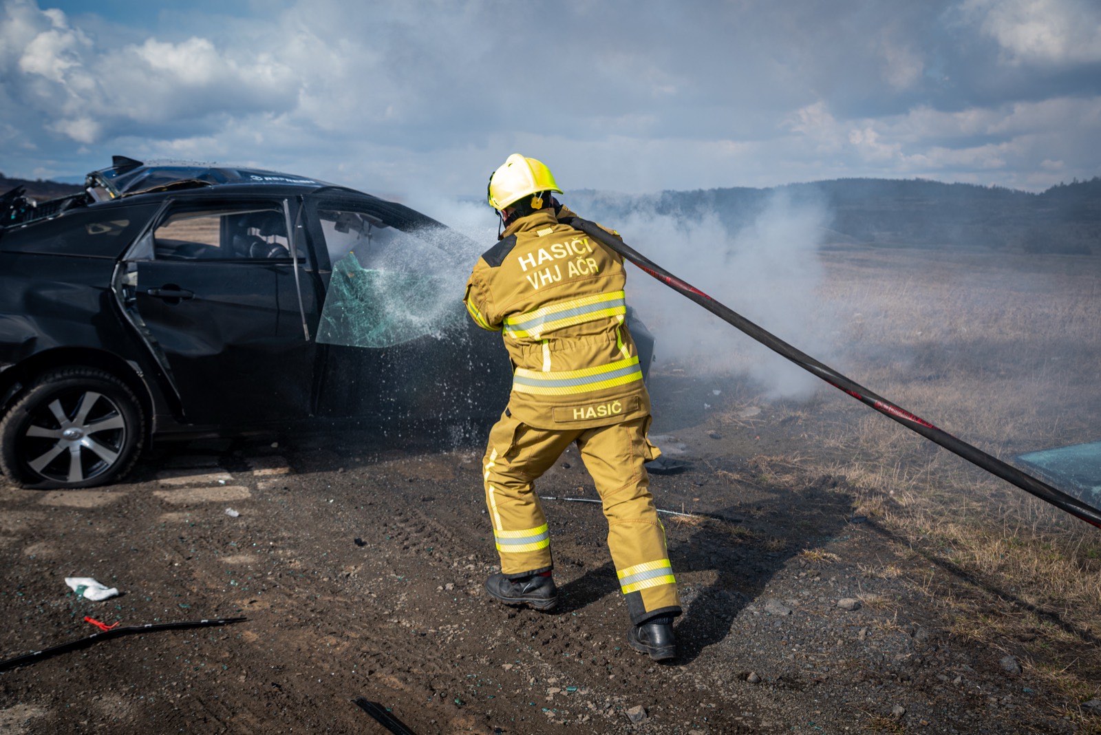Safety tests focused on hydrogen behaviour under extreme conditions 3
