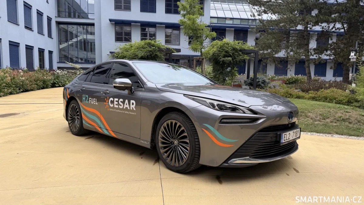 CESAR-branded hydrogen Toyota Mirai on the VSB-TUO campus